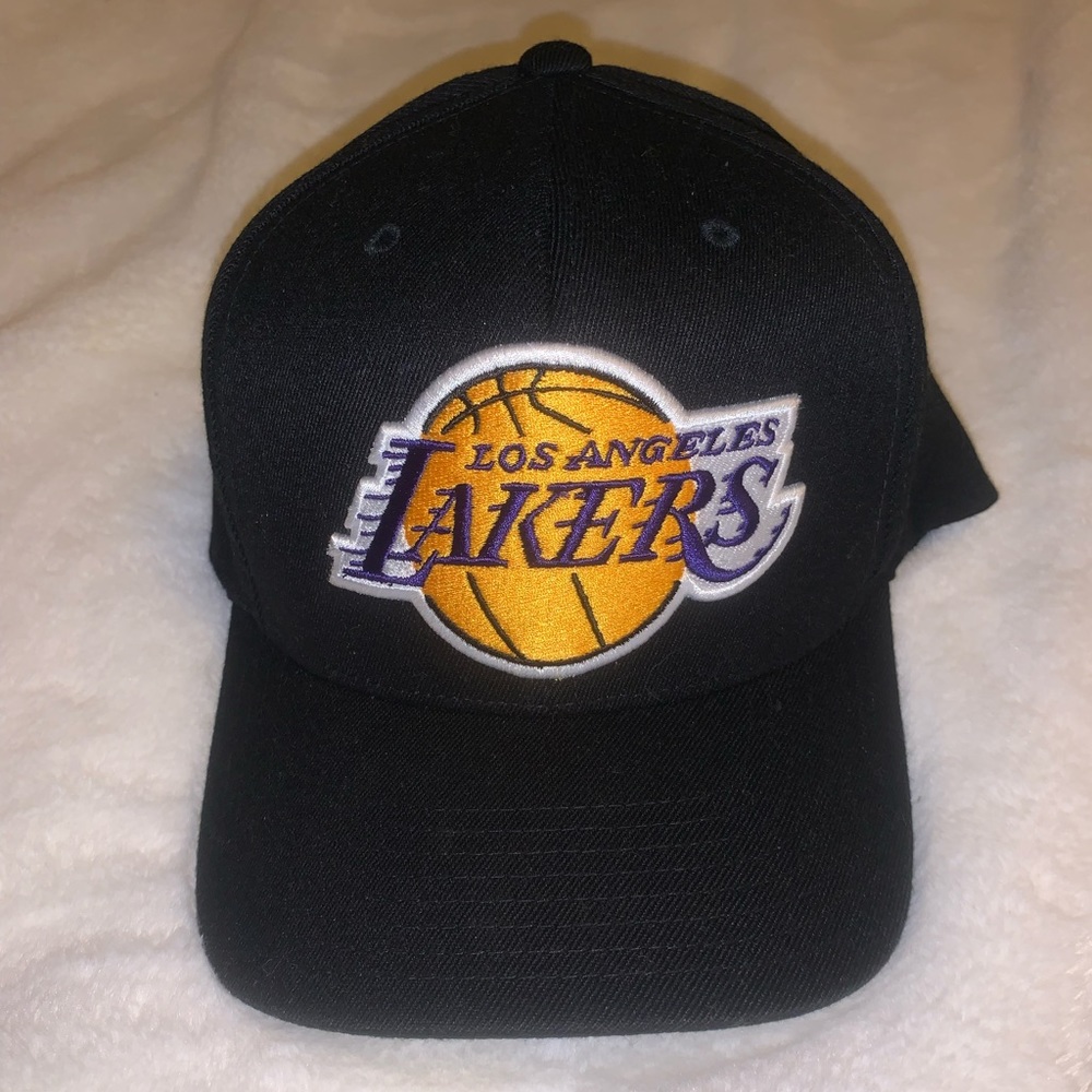 Mitchell & ness Lakers hat